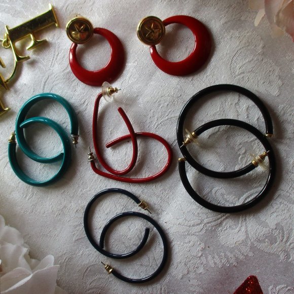 HOOP EARRINGS - VINTAGE MULTI COLORS – HOOP EARRINGS BUNDLE OF FIVE (5) - Picture 12 of 15